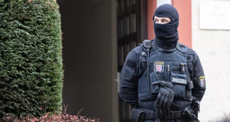 Almanya’da Sigara Çalan İki Gürcü Vatandaşı Yakalandı