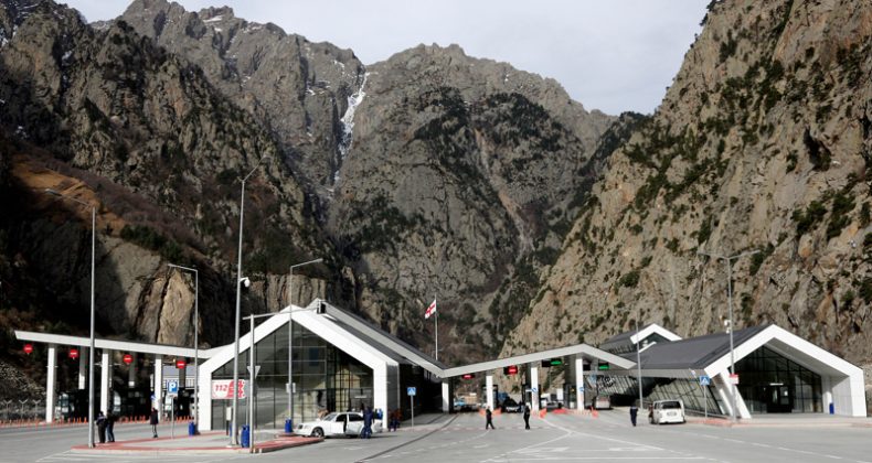 Sınır kapısı Kazbegi’de gümrük kontrol prosedürleri durdurulacak