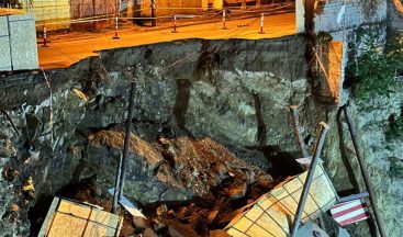 Tiflis’in iki bölgesinde yamaçlar çöktü ve çatlaklar ortaya çıktı; belediye başkanının ofisi inşaat çalışmalarını durdurdu.