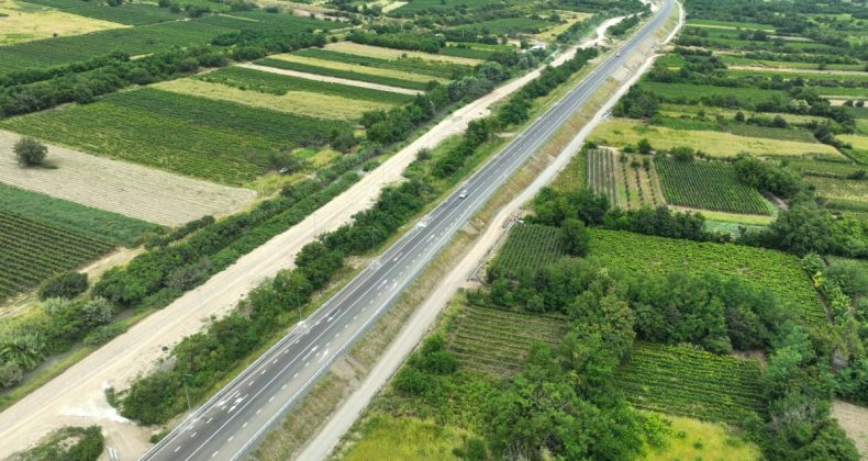 Gürcistan hükümeti, Ermenistan’a yol inşa etmek için arazi sahiplerinin topraklarına istimlak ediyor.