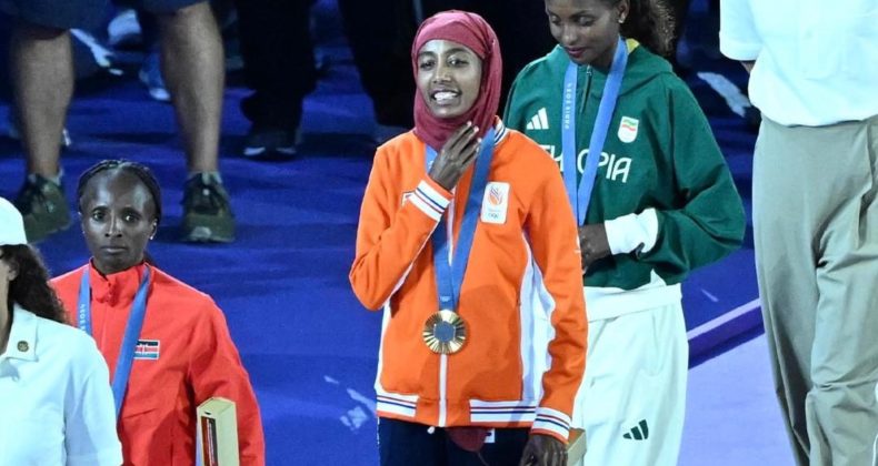 Paris 2024’te Sifan Hassan, başörtüsüyle kadınlar maratonunda altın madalya kazandı.