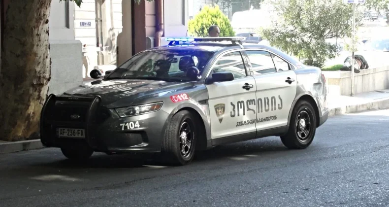 Gürcistan’da Polis, Kachet’de bir kızı kaçırma suçlamasıyla 5 kişiyi gözaltına aldı.
