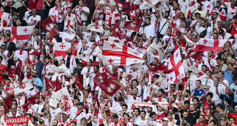 Tiflis’te yapılacak Gürcistan-Çekya futbol maçı için bilet satışı bugün öğle saatinde başlıyor.