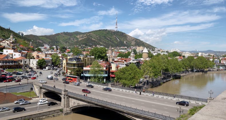 Atıklar Nereye Gidiyor? Tiflis’ten Nehirleri Kirleten Skandal!