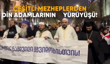 Çeşitli din adamları açtıkları pankartla Gürcü marşı söyleyerek yürüdüler!