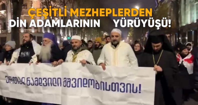 Çeşitli din adamları açtıkları pankartla Gürcü marşı söyleyerek yürüdüler!