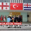 Batum’da Eğitim Teması: Büyükelçi Arı’dan Türk Okuluna Ziyaret